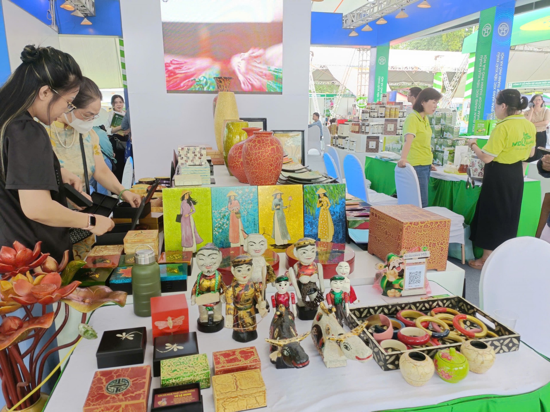 Hội nghị Kết nối cung cầu nguyên liệu đầu vào ngành thủ công mỹ nghệ Hà Nội và các tỉnh phía Bắc Hội nghị Kết nối cung cầu nguyên liệu đầu vào ngành thủ công mỹ nghệ Hà Nội và các tỉnh phía Bắc