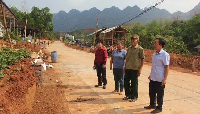 Người dân xã Chiềng Mai (huyện Mai Sơn, tỉnh Sơn La) đẩy mạnh thực hiện các tiêu chí trong xây dựng nông thôn mới. Ảnh: Mai Chi Người dân xã Chiềng Mai (huyện Mai Sơn, tỉnh Sơn La) đẩy mạnh thực hiện các tiêu chí trong xây dựng nông thôn mới. Ảnh: Mai Chi