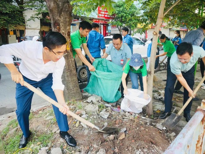 Chủ tịch UBND TP Hà Nội yêu cầu các xã, phường phát động phong trào thi đua “Khu phố sạch, đường phố xanh” Chủ tịch UBND TP Hà Nội yêu cầu các xã, phường phát động phong trào thi đua “Khu phố sạch, đường phố xanh”
