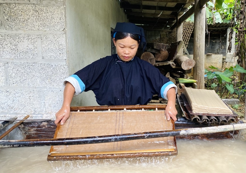 Làng nghề làm giấy bản xóm Quốc Dân, xã Phúc Sen Làng nghề làm giấy bản xóm Quốc Dân, xã Phúc Sen