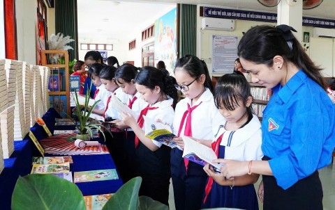 gia lai thap sang tri thuc tu tu sach o co so va thu vien hy vong xa tuy phuoc