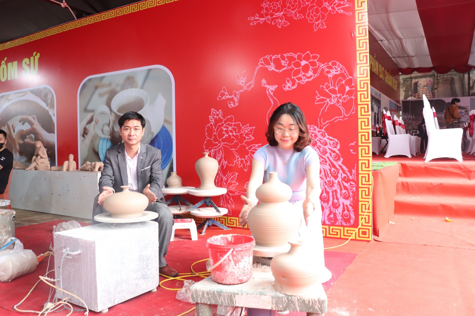 Tinh hoa nghề gốm - Khúc hát từ đất, lửa và lòng người Tinh hoa nghề gốm - Khúc hát từ đất, lửa và lòng người