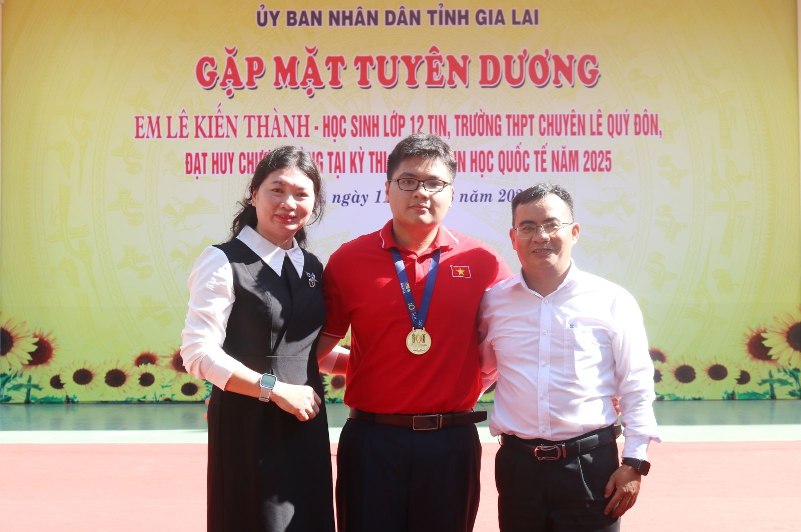 Gia Lai đón mừng “chàng trai vàng” Lê Kiến Thành trở về từ đấu trường Olympic Tin học quốc tế Gia Lai đón mừng “chàng trai vàng” Lê Kiến Thành trở về từ đấu trường Olympic Tin học quốc tế