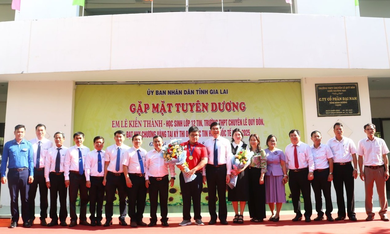 Gia Lai đón mừng “chàng trai vàng” Lê Kiến Thành trở về từ đấu trường Olympic Tin học quốc tế Gia Lai đón mừng “chàng trai vàng” Lê Kiến Thành trở về từ đấu trường Olympic Tin học quốc tế