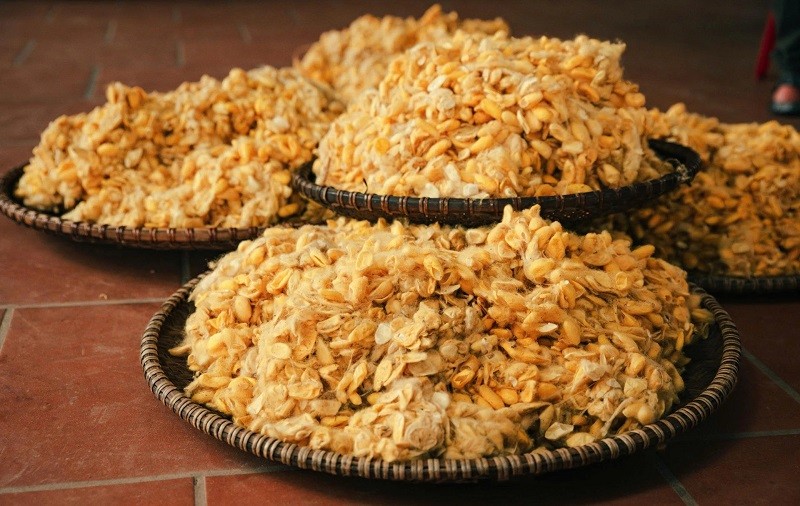 Anh mong muốn thế hệ sau biết rằng vẫn còn tồn tại những làng nghề thủ công đặc trưng vùng đồng bằng sông Hồng dù tương lai rất mong manh. "Ở đây chỉ còn người trung tuổi gắn bó, lớp trẻ đi làm công ty hoặc xa quê kiếm sống. Nghề nuôi tằm vất vả, lợi nhuận thấp, có thể sẽ biến mất", anh nói.