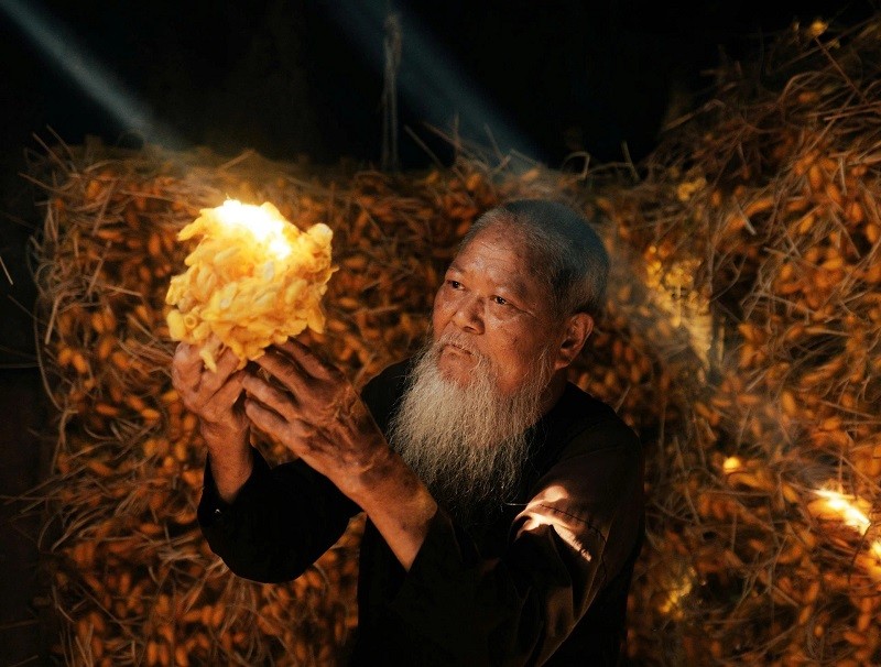 Đẹp ngỡ ngàng mùa tằm nhả tơ ở Hưng Yên