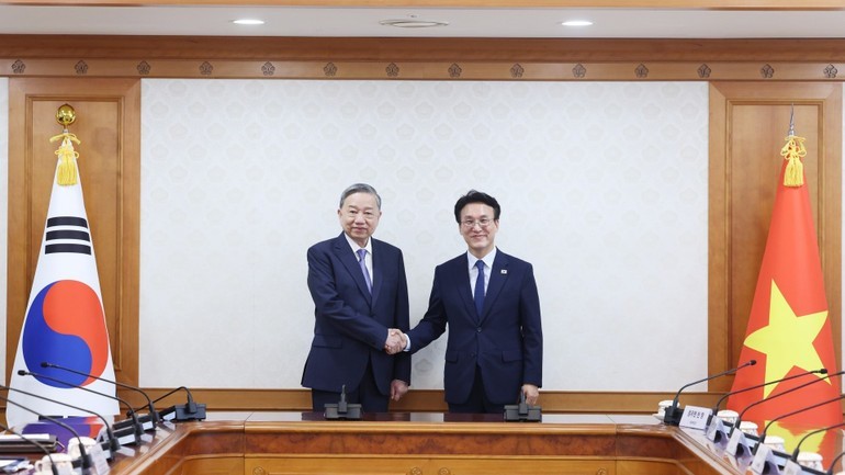 Tổng Bí thư Tô Lâm hội kiến Thủ tướng Hàn Quốc Kim Min Seok. (Ảnh: Thống Nhất/TTXVN)