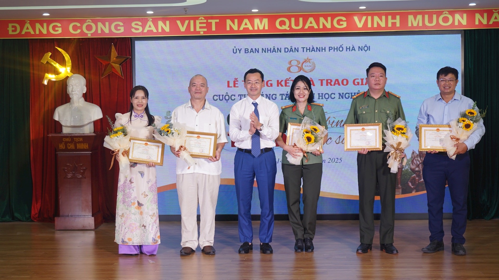 Tổng kết và trao giải cuộc thi sáng tác văn học nghệ thuật "Công an Thủ đô vì bình yên cuộc sống"