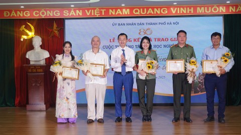 Tổng kết và trao giải cuộc thi sáng tác văn học nghệ thuật "Công an Thủ đô vì bình yên cuộc sống"