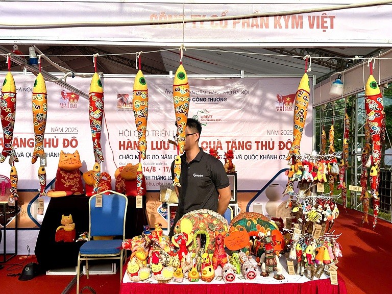 Khai mạc Hội chợ quà tặng Thủ đô năm 2025 Khai mạc Hội chợ quà tặng Thủ đô năm 2025