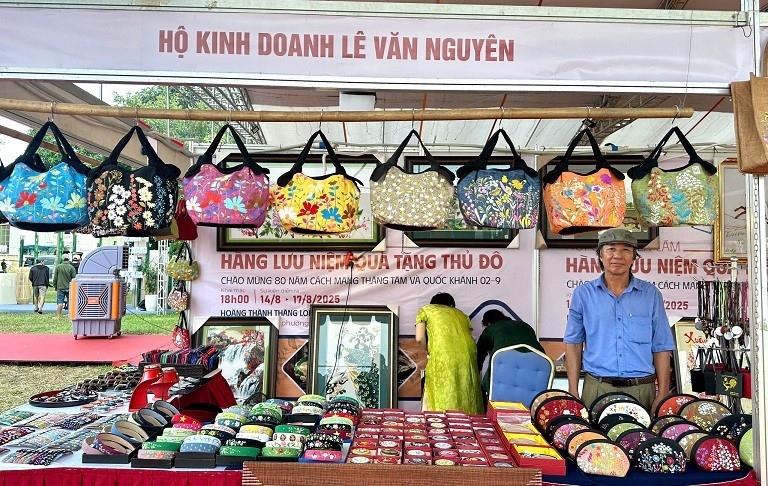 Khai mạc Hội chợ quà tặng Thủ đô năm 2025