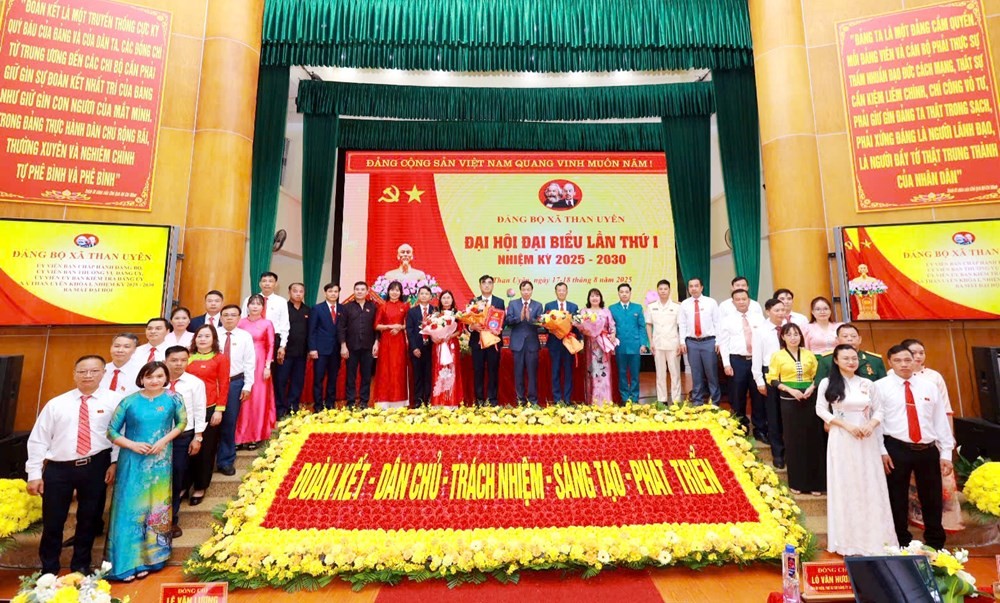 Ban chấp hành Đảng bộ xã Than Uyên nhiệm kỳ 2025 - 2030 ra mắt đại hội