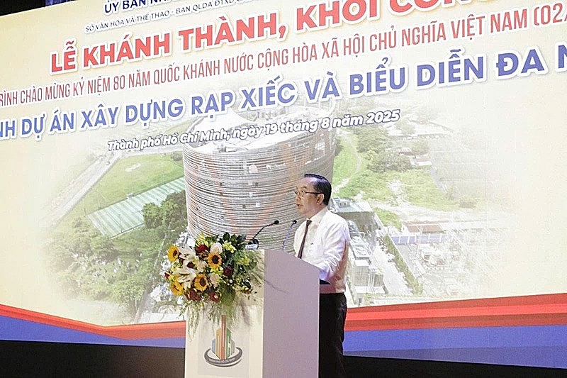 Giám đốc Sở VH&TT TP. HCM, ông Trần Thế Thuận phát biểu tại buổi lễ khánh thành Giám đốc Sở VH&TT TP. HCM, ông Trần Thế Thuận phát biểu tại buổi lễ khánh thành