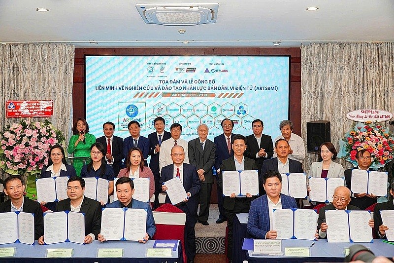 Liên minh về nghiên cứu và đào tạo nhân lực bán dẫn, điện tử chính thức ra mắt cùng ngày 