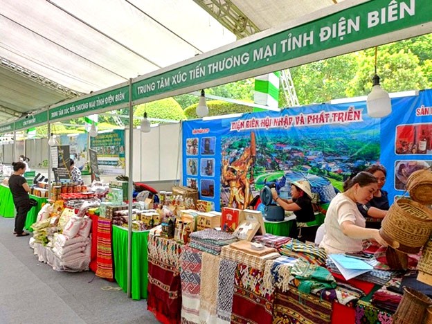 Sản phẩm hàng thủ công mỹ nghệ tại Hội chợ VIETNAM OCOPEX 2025 Sản phẩm hàng thủ công mỹ nghệ tại Hội chợ VIETNAM OCOPEX 2025