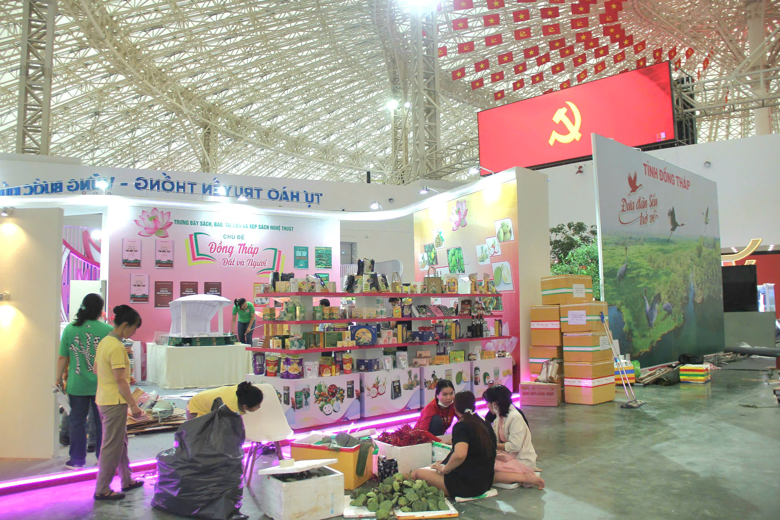Chạy đua thời gian hoàn tất gian trưng bày Triển lãm Thành tựu đất nước 80 năm - ảnh 4