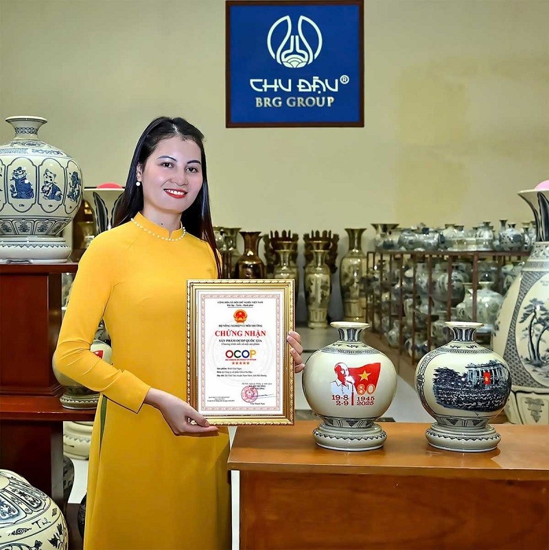 Bình Giọt Ngọc gốm Chu Đậu đạt chứng nhận  Ocop 5 sao cấp Quốc gia
