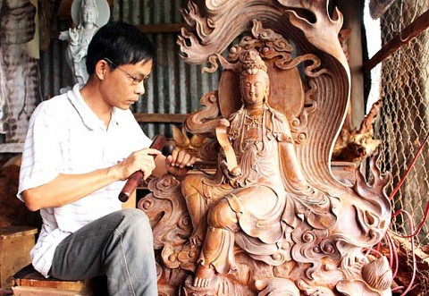 Lưu giữ giá trị văn hóa làng nghề mộc Chợ Thủ