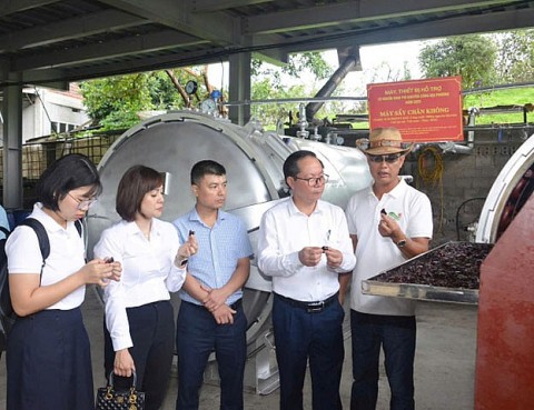 son la nghiem thu de an ho tro may moc thiet bi tien tien vao san xuat che bien hoa qua