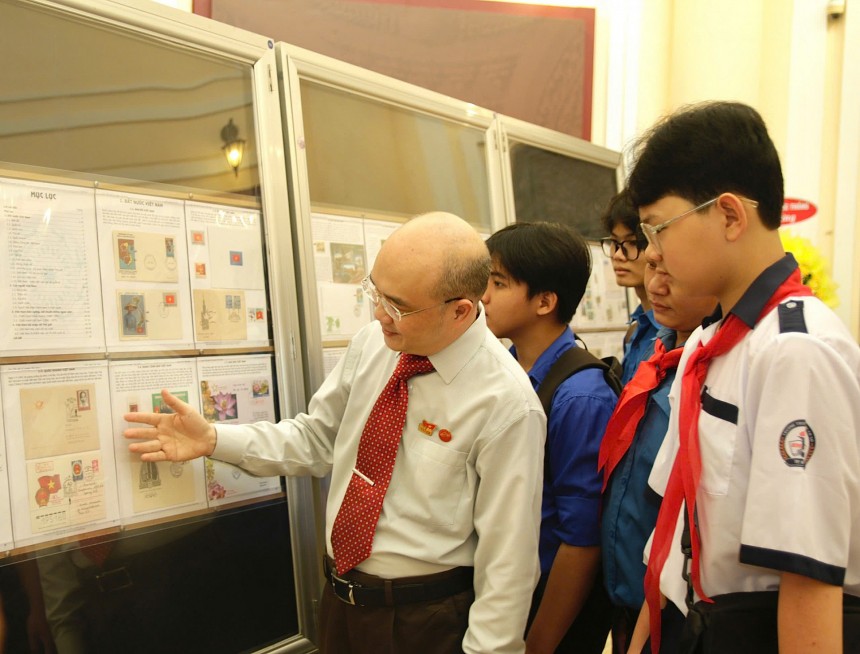 Tem thư và hành trình “80 năm Việt Nam vươn mình ra biển lớn” Tem thư và hành trình “80 năm Việt Nam vươn mình ra biển lớn”