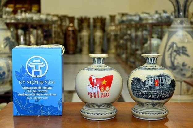 Bình Giọt Ngọc phiên bản đặc biệt chào mừng 80 năm Quốc khánh 2/9