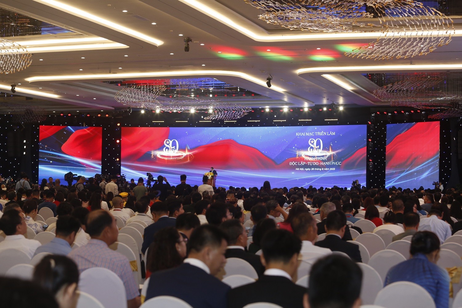 Khai mạc Triển lãm “80 năm Hành trình Độc lập - Tự do - Hạnh phúc”: Bức tranh toàn cảnh về khát vọng Việt Nam Khai mạc Triển lãm “80 năm Hành trình Độc lập - Tự do - Hạnh phúc”: Bức tranh toàn cảnh về khát vọng Việt Nam