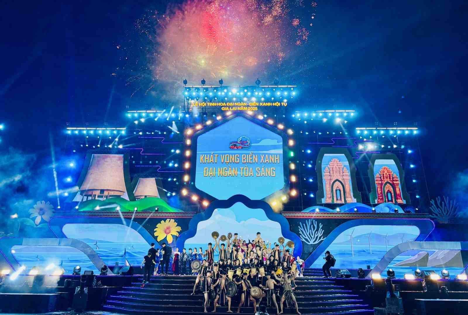 Lễ hội “Tinh hoa Đại ngàn - Biển xanh hội tụ” bản giao hưởng nghệ thuật - văn hóa - du lịch đặc sắc của Gia Lai Lễ hội “Tinh hoa Đại ngàn - Biển xanh hội tụ” bản giao hưởng nghệ thuật - văn hóa - du lịch đặc sắc của Gia Lai