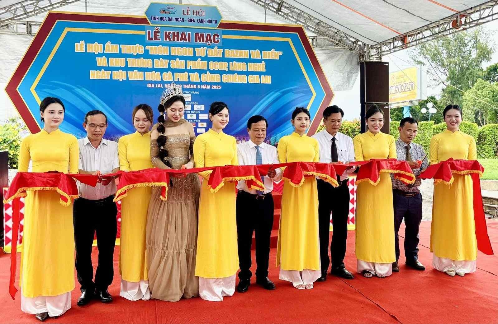 Lễ hội “Tinh hoa Đại ngàn - Biển xanh hội tụ” bản giao hưởng nghệ thuật - văn hóa - du lịch đặc sắc của Gia Lai Lễ hội “Tinh hoa Đại ngàn - Biển xanh hội tụ” bản giao hưởng nghệ thuật - văn hóa - du lịch đặc sắc của Gia Lai