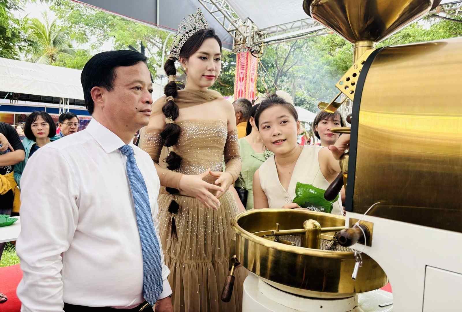 Lễ hội “Tinh hoa Đại ngàn - Biển xanh hội tụ” bản giao hưởng nghệ thuật - văn hóa - du lịch đặc sắc của Gia Lai Lễ hội “Tinh hoa Đại ngàn - Biển xanh hội tụ” bản giao hưởng nghệ thuật - văn hóa - du lịch đặc sắc của Gia Lai