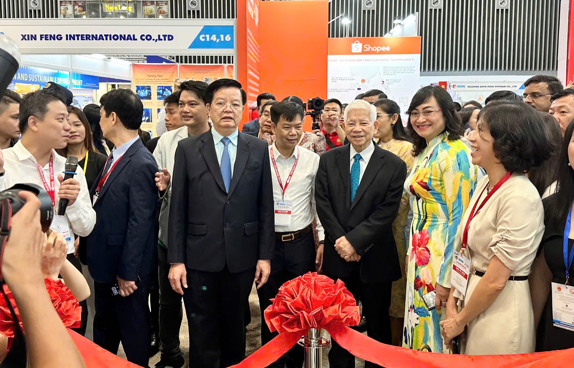 Quảng bá các sản phẩm Việt bằng công nghệ số nổi bật tại VnSourcing 2025