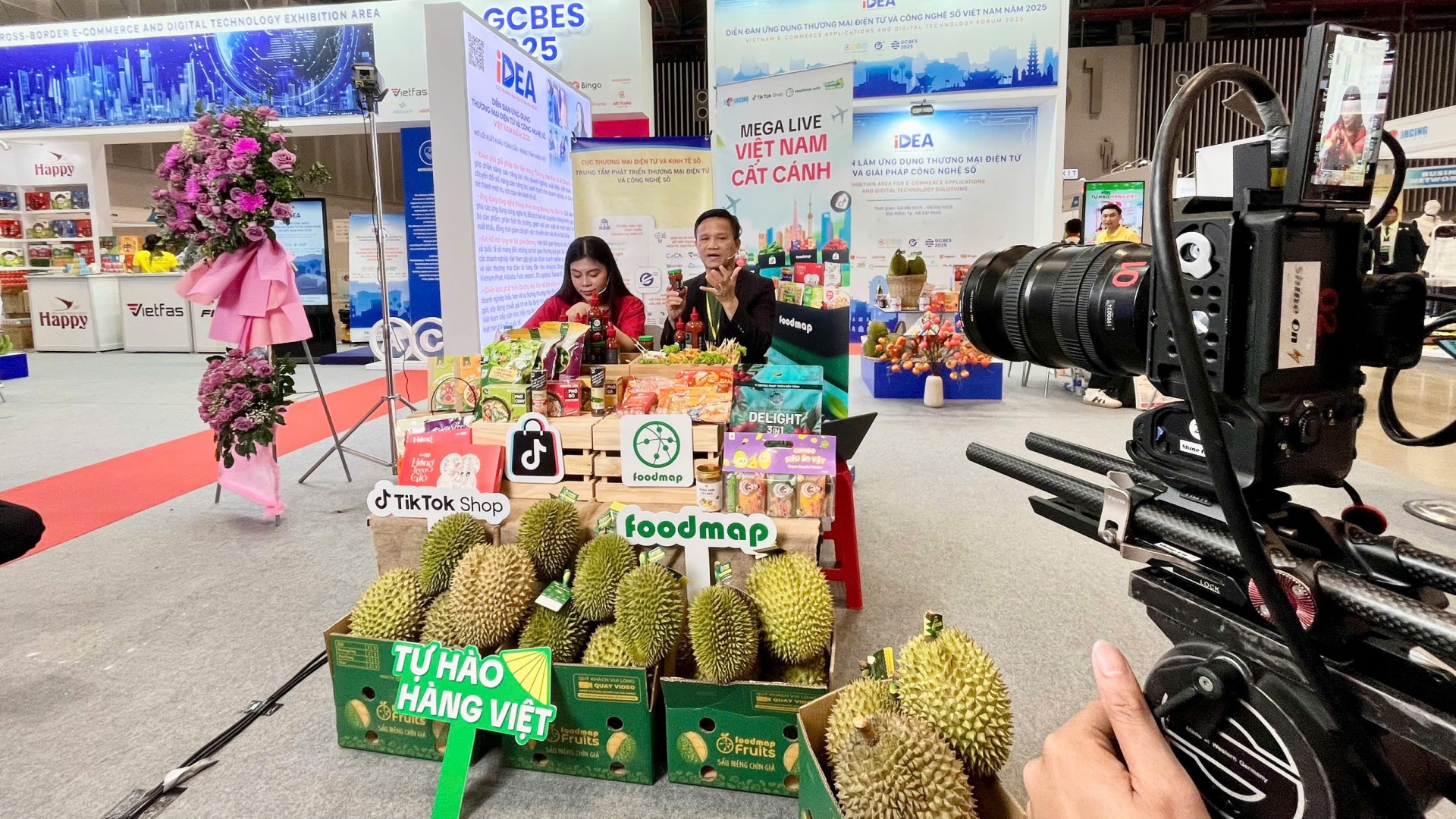 Các phiên MegaLive “Việt Nam cất cánh” – sự kiện được tổ chức ngay trong khuôn khổ triển lãm.