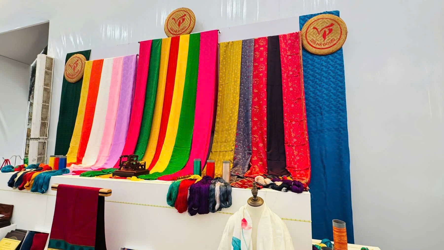 Sức sống mới cho thủ công mỹ nghệ Thủ đô từ thị trường nội địa