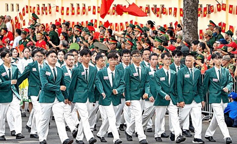 Kiều bào lần đầu diễu hành mừng Quốc khánh: Khẳng định ở bất cứ đâu, người Việt Nam luôn chung một lòng yêu nước