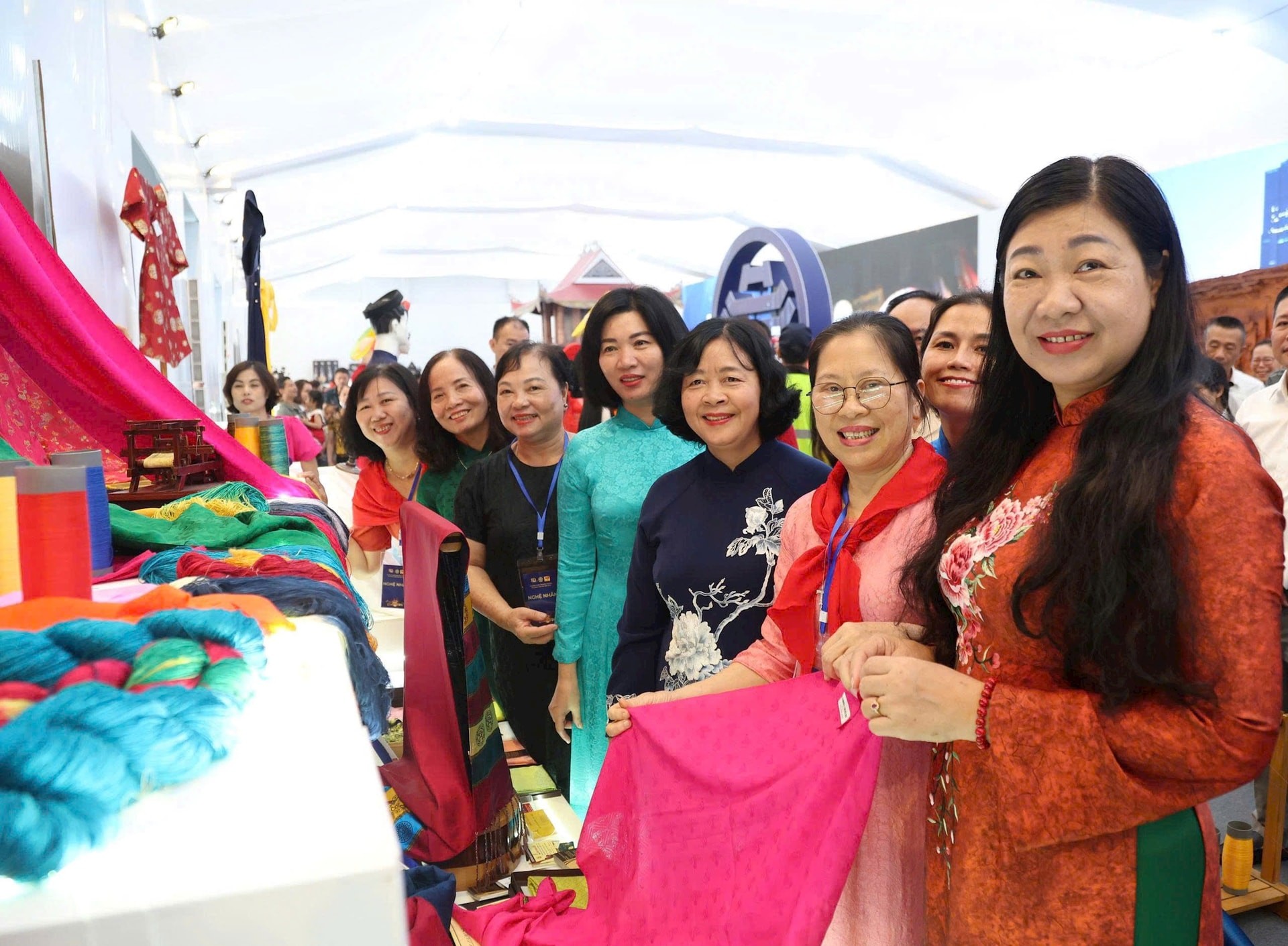 Lãnh đạo Thành phố Hà Nội tham quan hai không gian trưng bày đặc sắc của Thu đô tại Trung tâm Triển lãm Quốc gia Việt Nam Lãnh đạo Thành phố Hà Nội tham quan hai không gian trưng bày đặc sắc của Thu đô tại Trung tâm Triển lãm Quốc gia Việt Nam