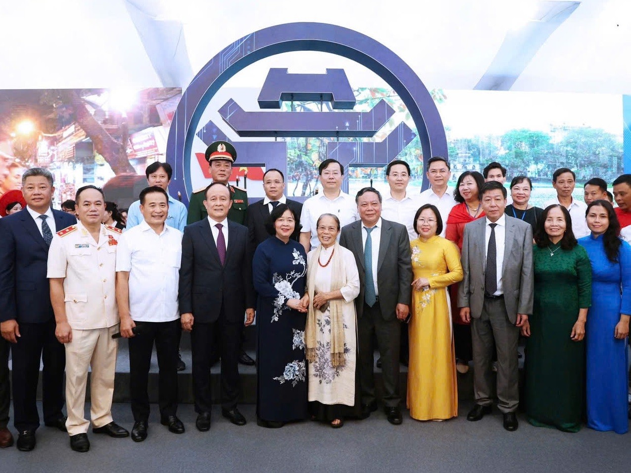 Lãnh đạo Thành phố Hà Nội tham quan hai không gian trưng bày đặc sắc của Thu đô tại Trung tâm Triển lãm Quốc gia Việt Nam