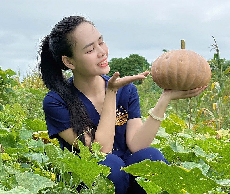Lòng yêu quê hương, yêu sản vật đồng quê thôi thúc chị Trần Thị Lan Chi khởi nghiệp, biến hạt ngũ cốc, bó rau xanh thành sản phẩm đặc trưng, giúp bà con cải thiện thu nhập Lòng yêu quê hương, yêu sản vật đồng quê thôi thúc chị Trần Thị Lan Chi khởi nghiệp, biến hạt ngũ cốc, bó rau xanh thành sản phẩm đặc trưng, giúp bà con cải thiện thu nhập