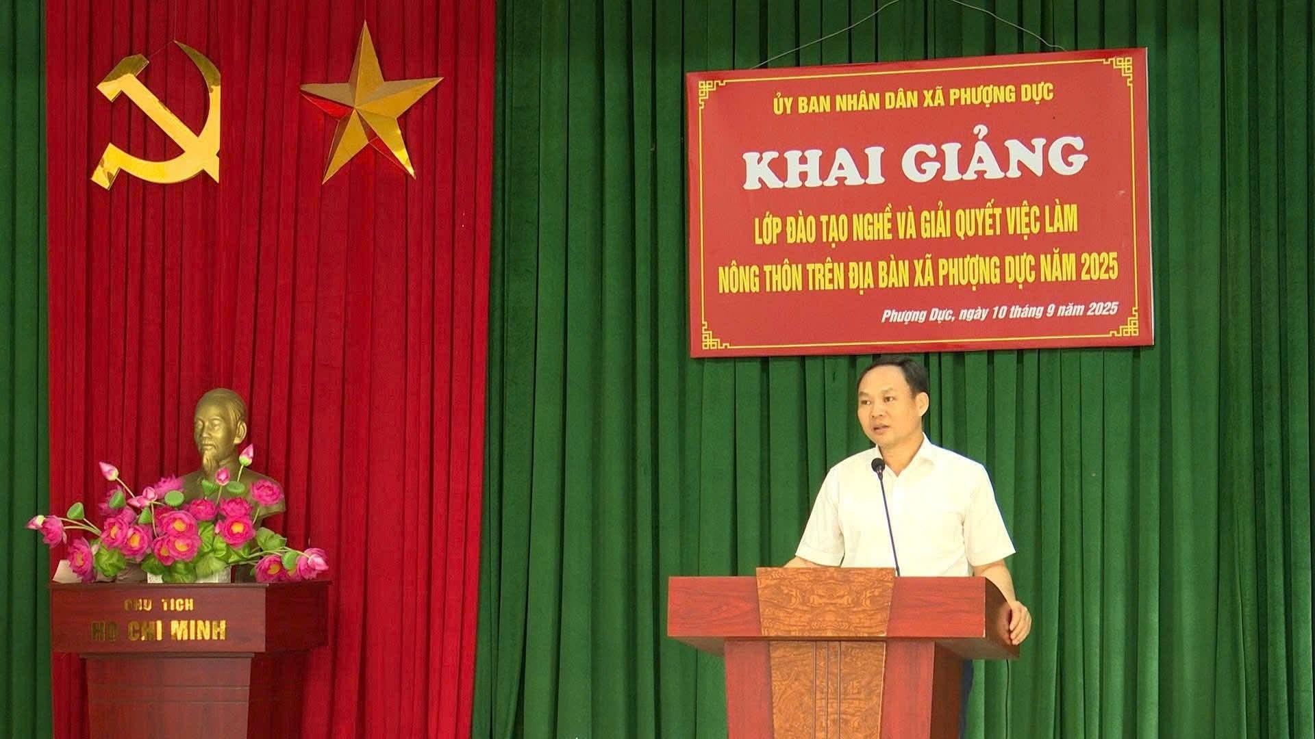 Khai giảng lớp đào tạo nghề và giải quyết việc làm cho lao động nông thôn Khai giảng lớp đào tạo nghề và giải quyết việc làm cho lao động nông thôn