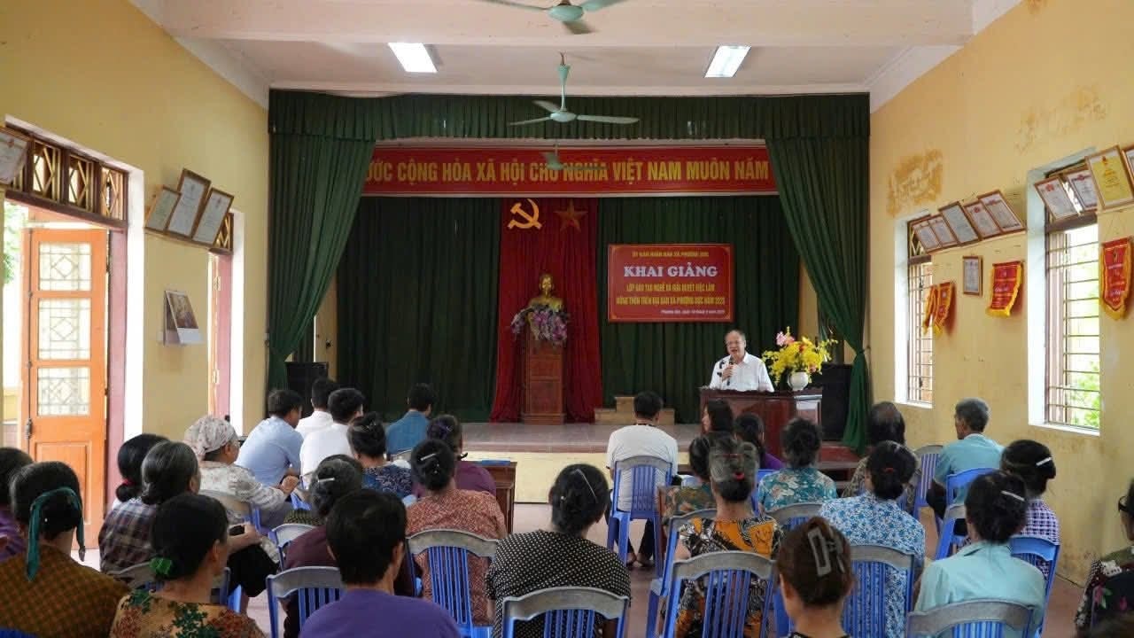 Khai giảng lớp đào tạo nghề và giải quyết việc làm cho lao động nông thôn