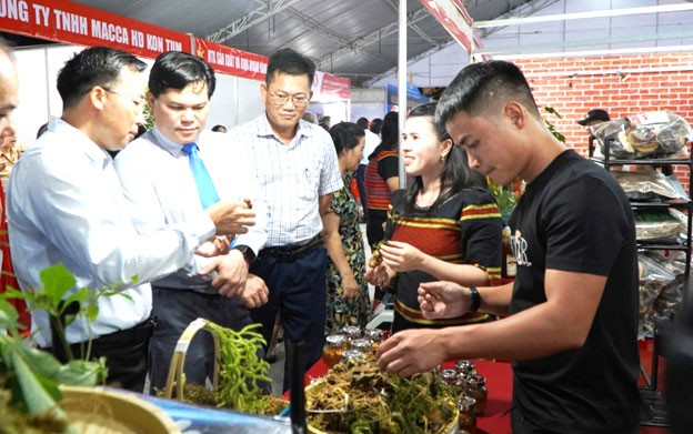 Hàng trăm sản phẩm OCOP tại Hội chợ Công Thương ở Quảng Ngãi