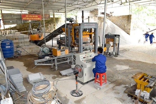 Từ nguồn vốn khuyến công Quốc gia, Doanh nghiệp tư nhân Sơn Việt (Phục Hòa) được hỗ trợ dây chuyền sản xuất gạch không nung. Từ nguồn vốn khuyến công Quốc gia, Doanh nghiệp tư nhân Sơn Việt (Phục Hòa) được hỗ trợ dây chuyền sản xuất gạch không nung.