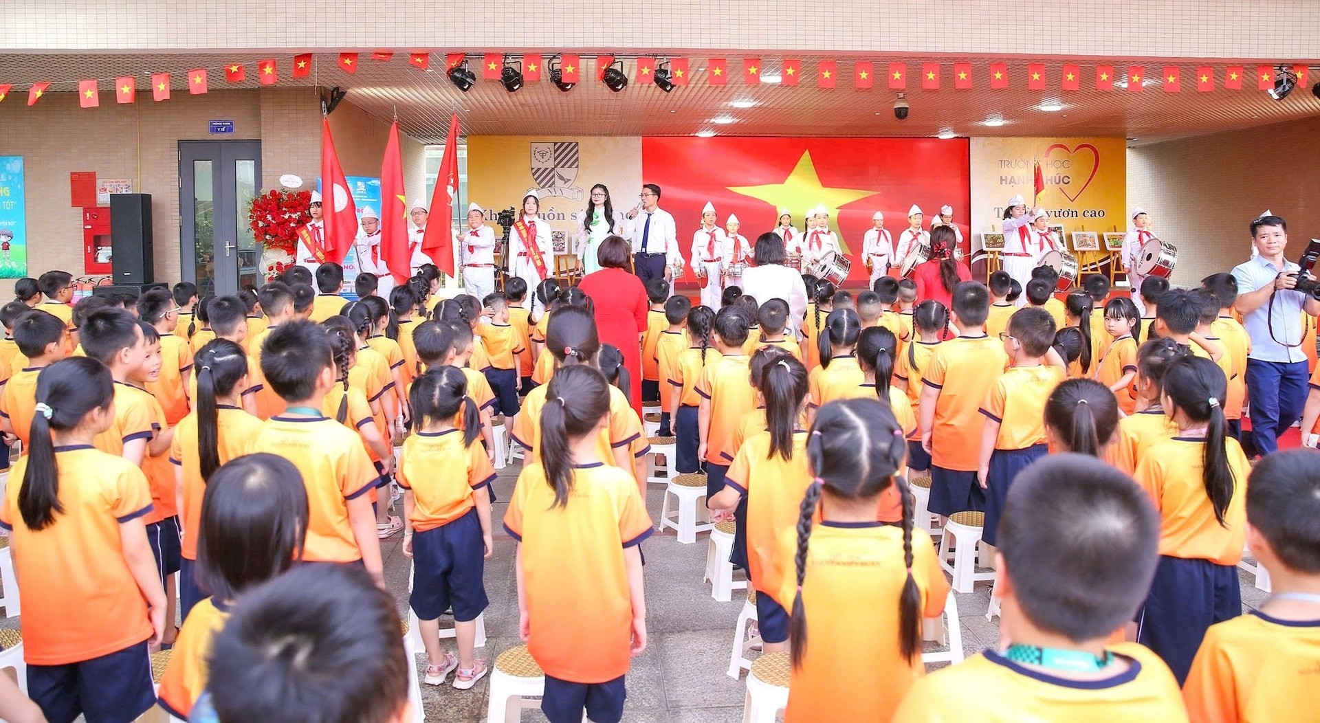 Phát động Cuộc thi vẽ tranh “Sân trường mơ ước của em” lan tỏa thông điệp xanh từ học đường Phát động Cuộc thi vẽ tranh “Sân trường mơ ước của em” lan tỏa thông điệp xanh từ học đường