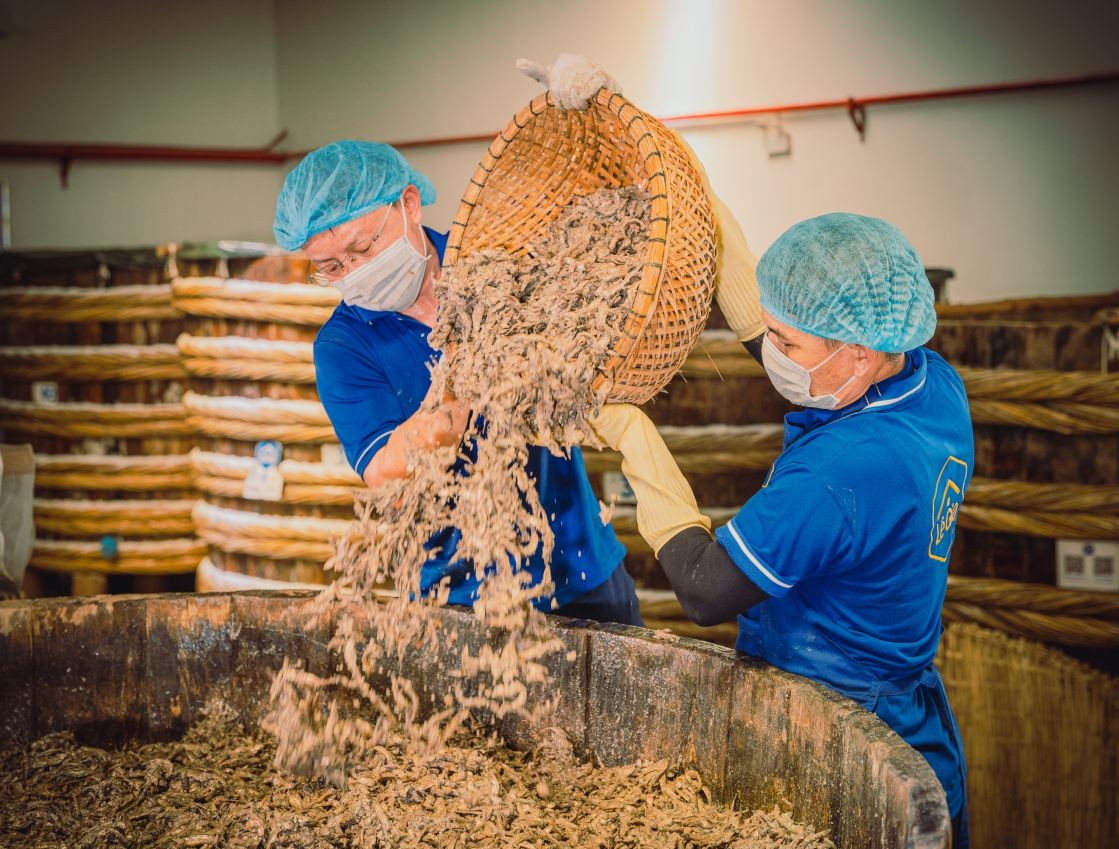 Đến đầu năm 2025, Thanh Hóa đã có 627 sản phẩm OCOP, trong đó có 2 sản phẩm 5 sao quốc gia, 59 sản phẩm 4 sao. Nhiều sản phẩm vươn thị trường rộng khắp cả nước và cả quốc tế nhờ biết phát huy những lợi thế là yếu tố bản địa, đặc trưng. Đến đầu năm 2025, Thanh Hóa đã có 627 sản phẩm OCOP, trong đó có 2 sản phẩm 5 sao quốc gia, 59 sản phẩm 4 sao. Nhiều sản phẩm vươn thị trường rộng khắp cả nước và cả quốc tế nhờ biết phát huy những lợi thế là yếu tố bản địa, đặc trưng.