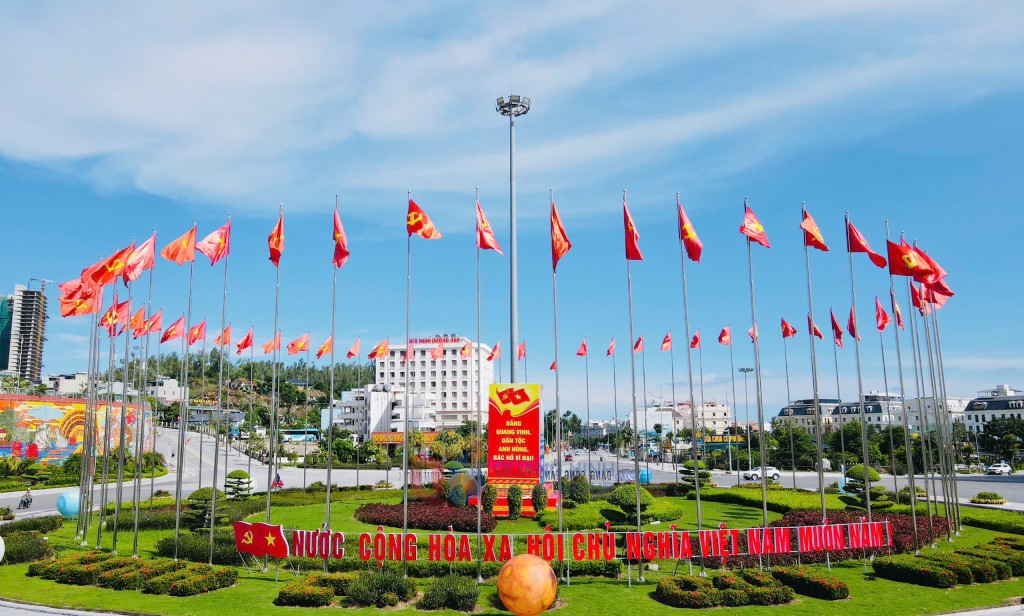 Quảng Ninh: Rực rỡ cờ hoa chào mừng Đại hội Đảng bộ