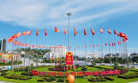 Quảng Ninh: Rực rỡ cờ hoa chào mừng Đại hội Đảng bộ