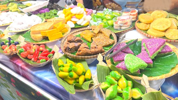 Trải nghiệm trang trí nón lá, xay lúa tại Thảo Cầm Viên Trải nghiệm trang trí nón lá, xay lúa tại Thảo Cầm Viên