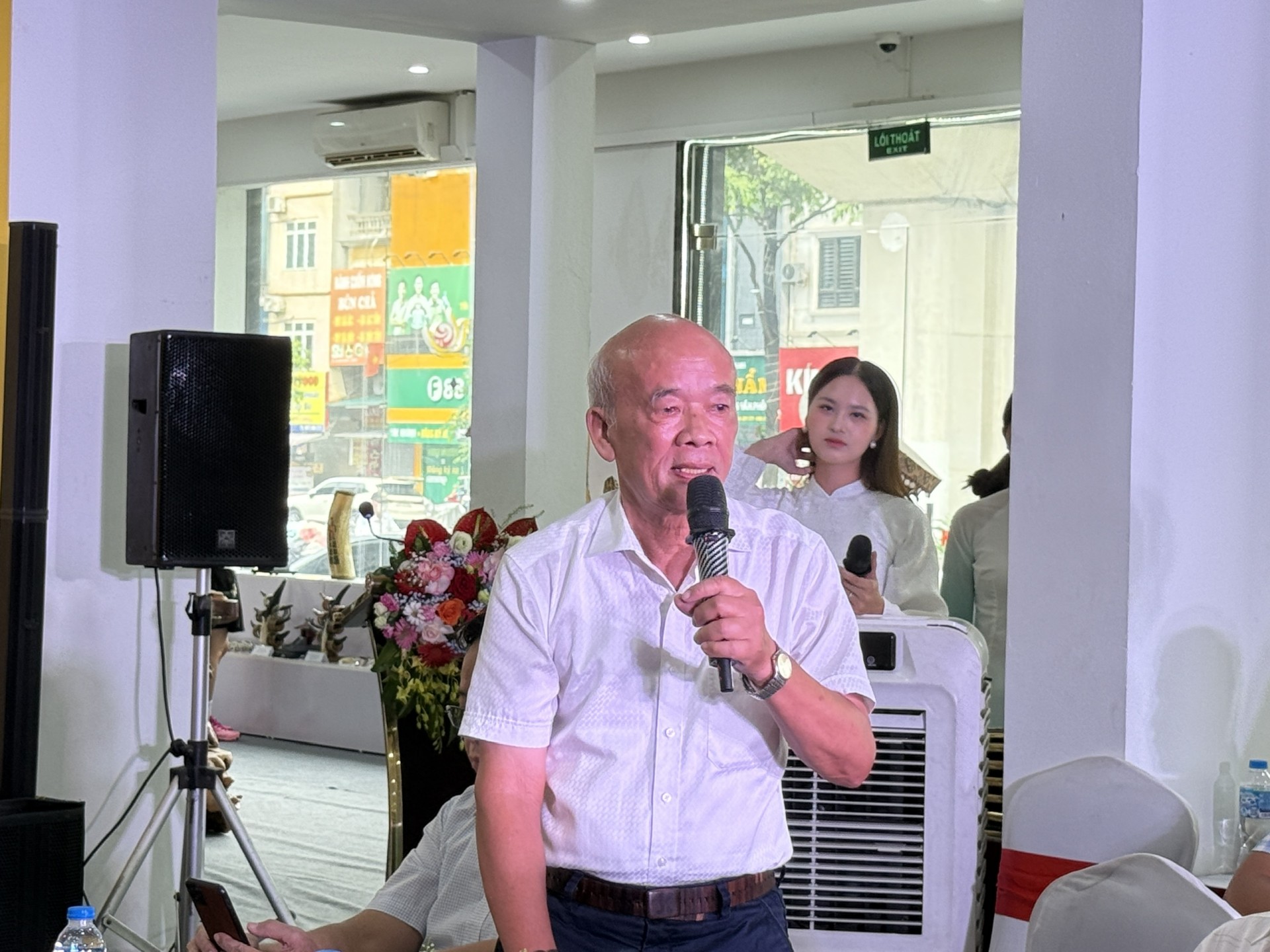 Ông Trịnh Quốc Đạt, Chủ tịch Hiệp hội Làng nghề Việt Nam khẳng định các hoạt động Triển lãm đẩy mạnh xúc tiến thương mại góp phần quan trọng vào phát triển làng nghề. Ông Trịnh Quốc Đạt, Chủ tịch Hiệp hội Làng nghề Việt Nam khẳng định các hoạt động Triển lãm đẩy mạnh xúc tiến thương mại góp phần quan trọng vào phát triển làng nghề.