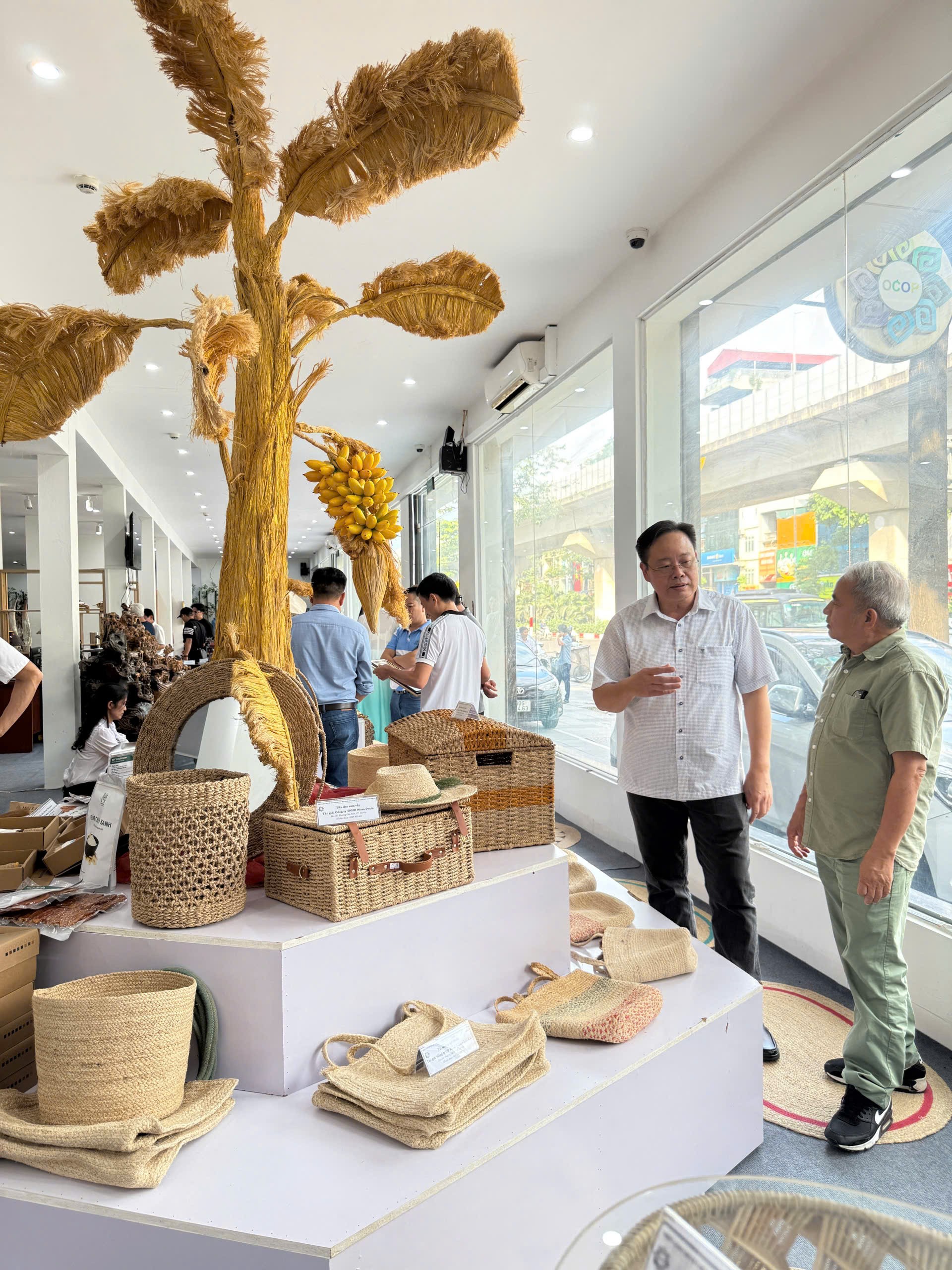 Triển lãm sản phẩm thủ công mỹ nghệ OCOP công nghiệp nông thôn tiêu biểu Thủ đô Triển lãm sản phẩm thủ công mỹ nghệ OCOP công nghiệp nông thôn tiêu biểu Thủ đô