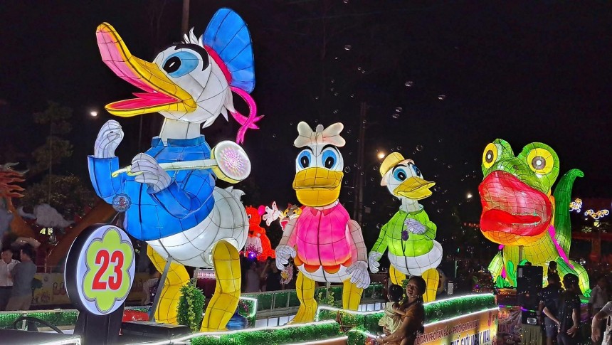 Lung linh đêm hội đèn Trung thu khổng lồ ở Tuyên Quang Lung linh đêm hội đèn Trung thu khổng lồ ở Tuyên Quang