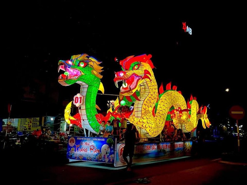 Lung linh đêm hội đèn Trung thu khổng lồ ở Tuyên Quang Lung linh đêm hội đèn Trung thu khổng lồ ở Tuyên Quang