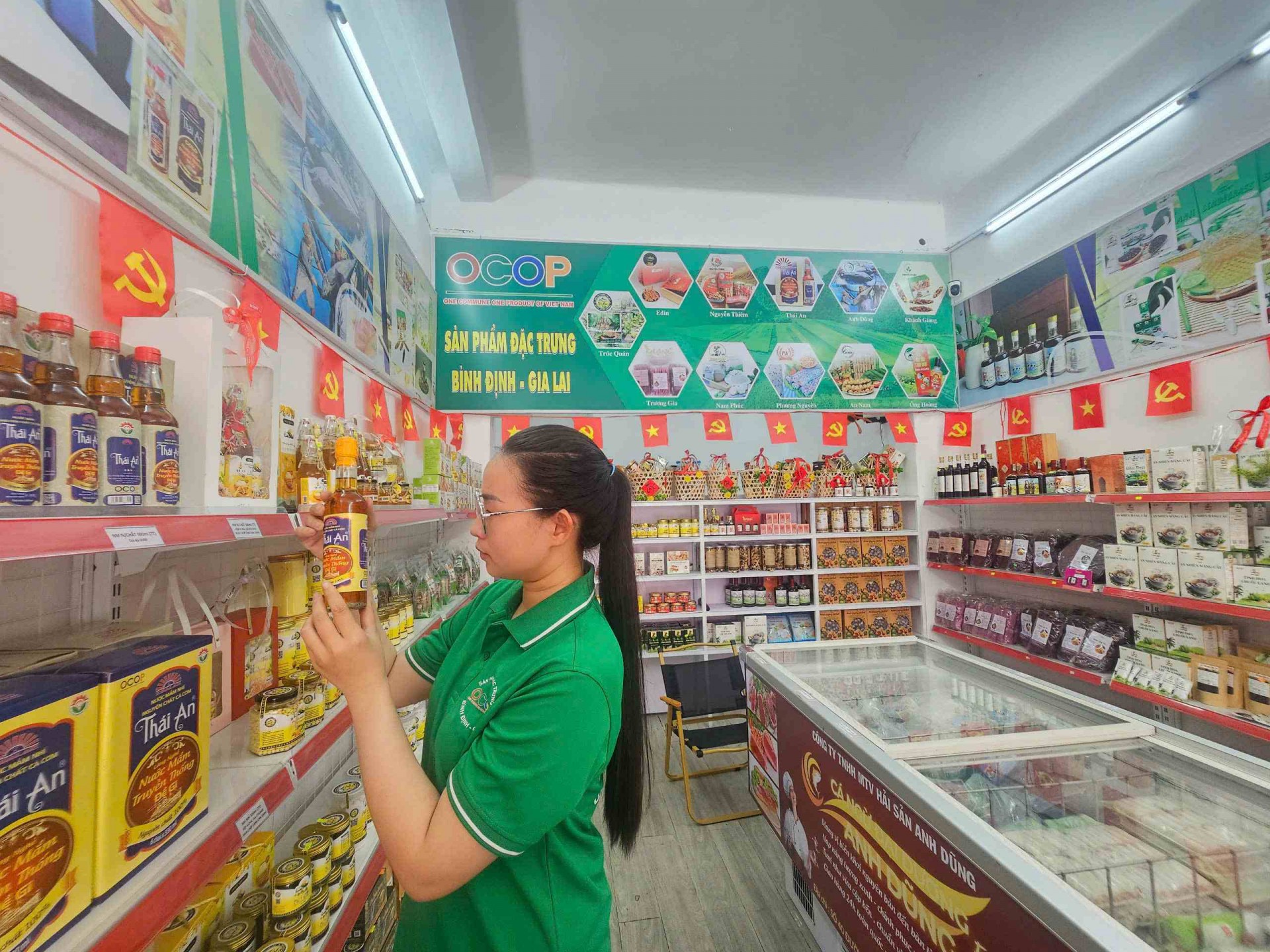 Không gian mới lạ tại cửa hàng OCOP Bình Định - Gia Lai, nơi hội tụ tinh hoa sản vật quê hương